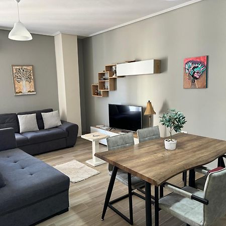 Leon Sea View Apartment ساراندا المظهر الخارجي الصورة