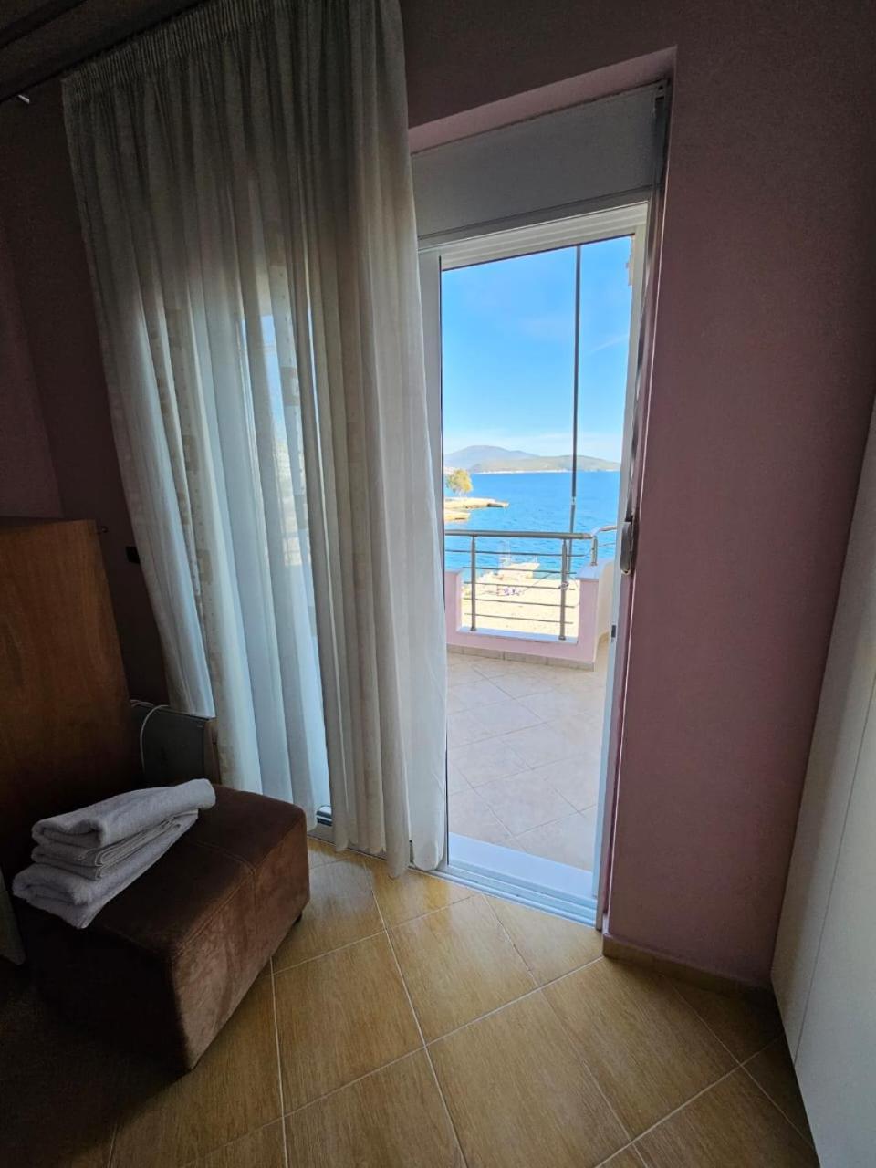 Leon Sea View Apartment ساراندا المظهر الخارجي الصورة