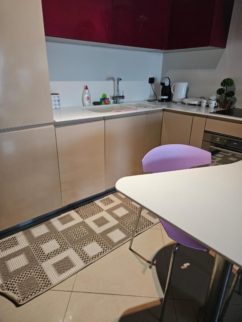 Leon Sea View Apartment ساراندا المظهر الخارجي الصورة