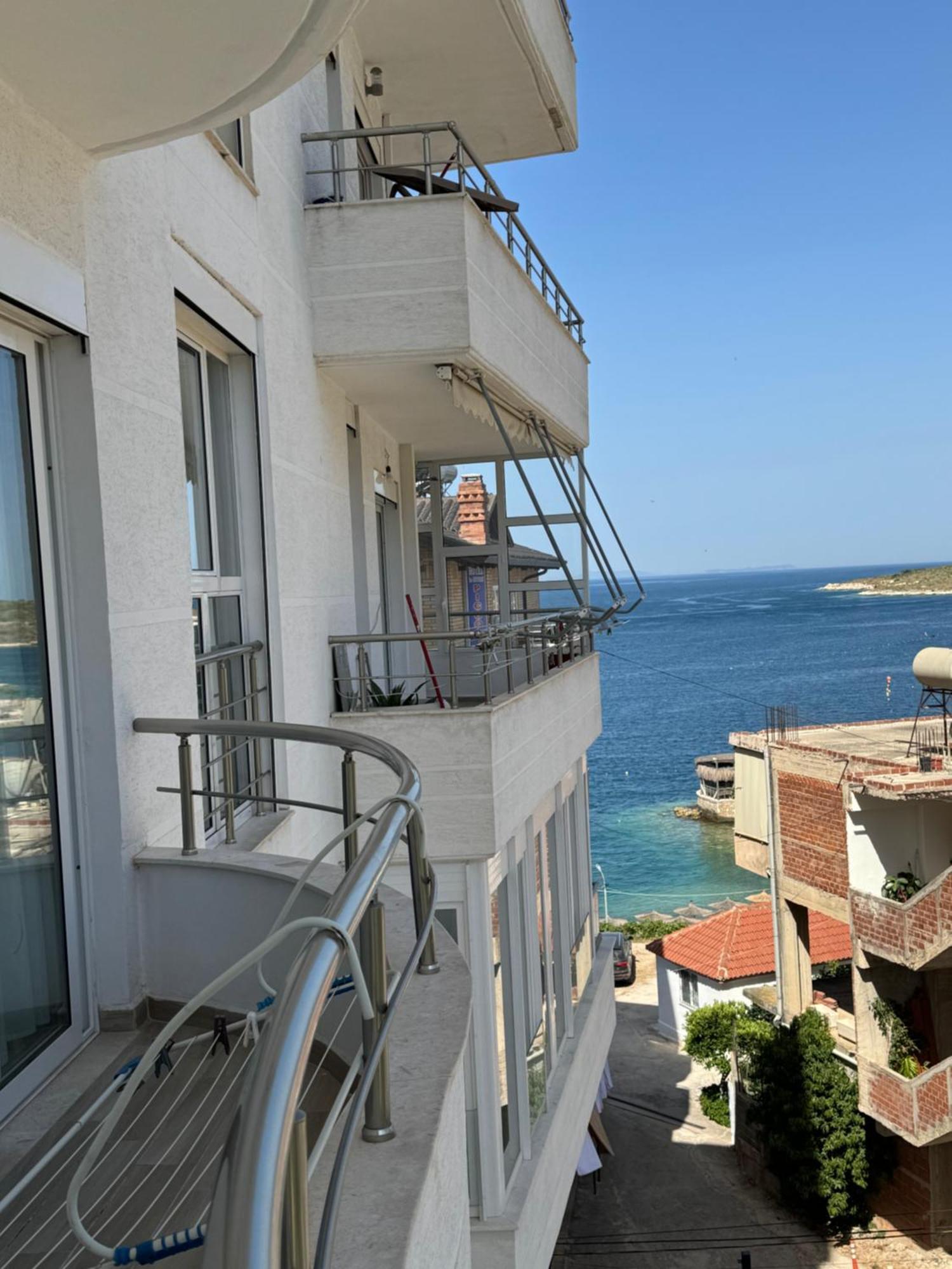 Leon Sea View Apartment ساراندا المظهر الخارجي الصورة