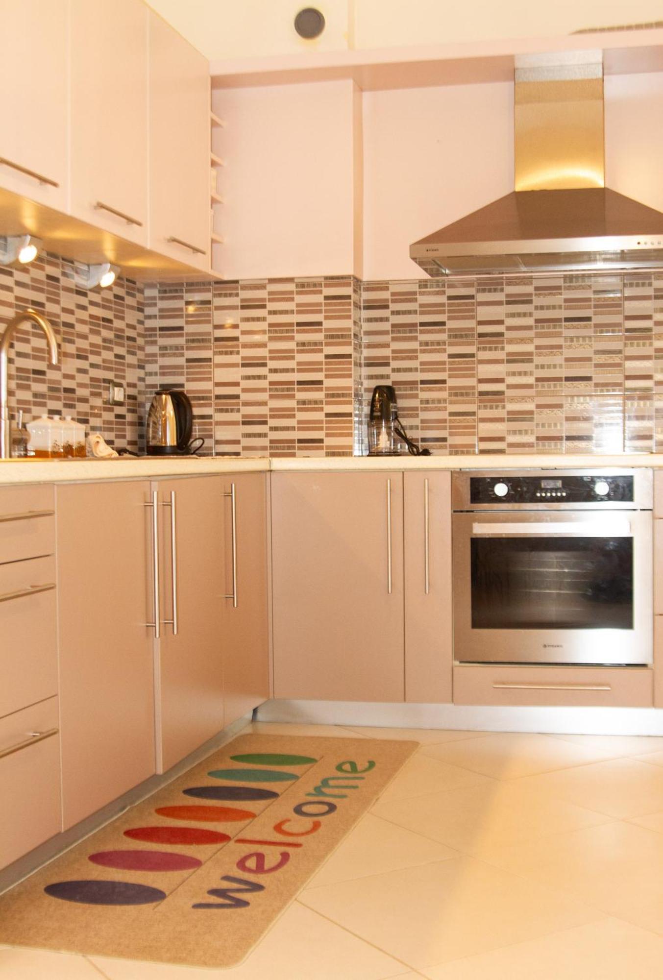 Leon Sea View Apartment ساراندا المظهر الخارجي الصورة